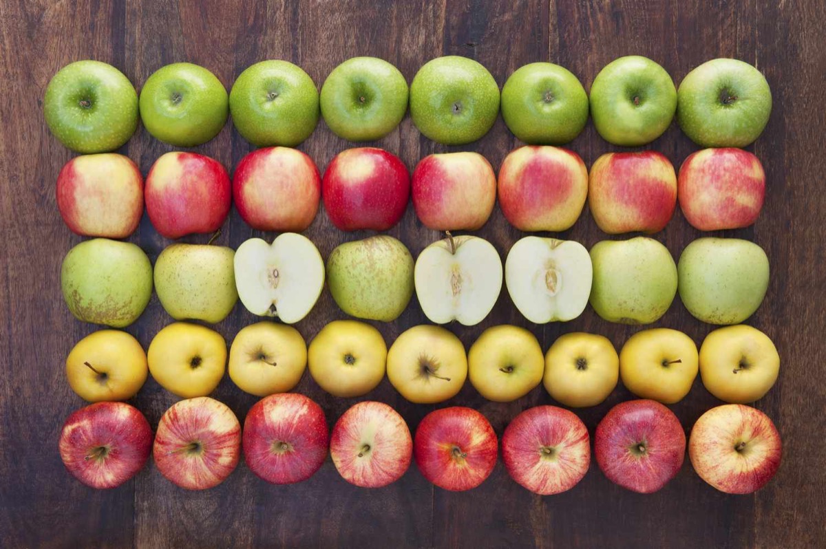 Original photo: a tray of about forty apples packed edge to edge